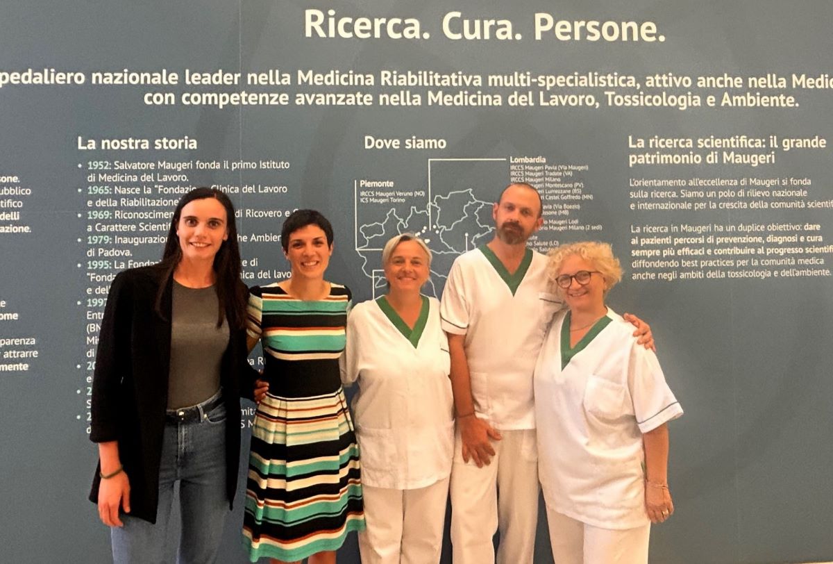 Elisa Galmarini, ESG Specialist, e alcune figure professionali sanitarie